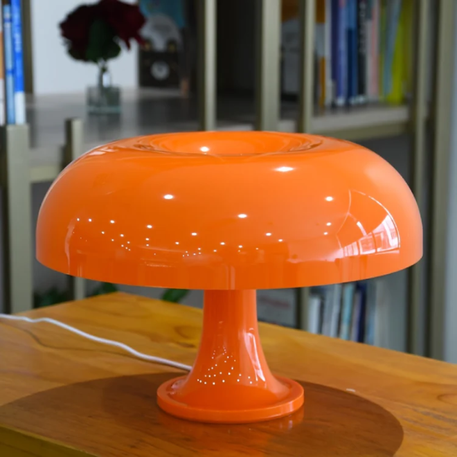 Mushroom Table Lamp - Retro Aesthetic Lighting with a Sleek Glossy Finish
