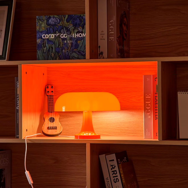 Mushroom Table Lamp - Retro Aesthetic Lighting with a Sleek Glossy Finish