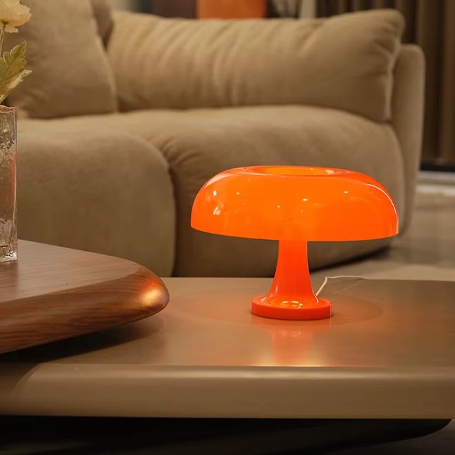 Mushroom Table Lamp - Retro Aesthetic Lighting with a Sleek Glossy Finish