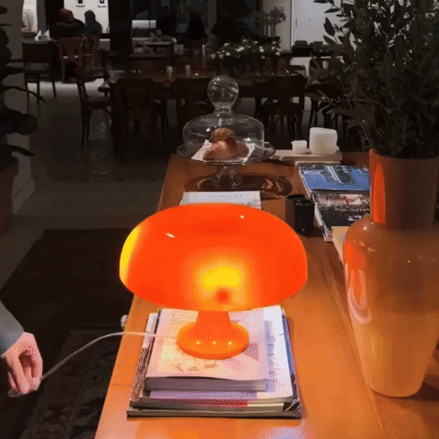 Mushroom Table Lamp - Retro Aesthetic Lighting with a Sleek Glossy Finish