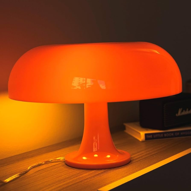 Mushroom Table Lamp - Retro Aesthetic Lighting with a Sleek Glossy Finish